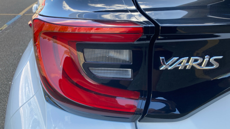 Toyota Yaris 1.5 Hybrid Design 5dr CVT Hybrid Hatchback